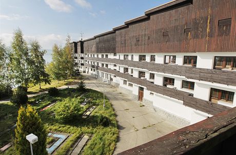 Armáda R prodává hotelový komplex na behu Lipenské pehrady v Hrkách