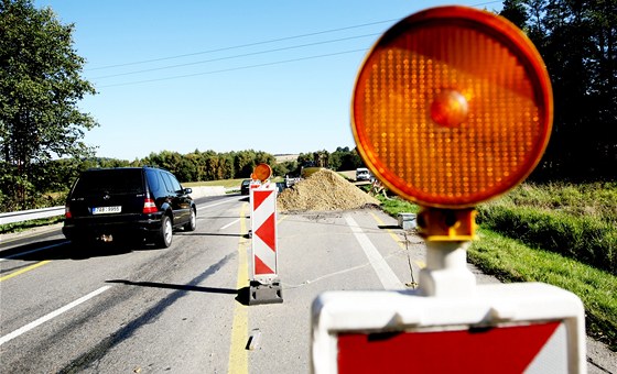 Opravy silnice mezi Humpolcem a Pelhimovem.