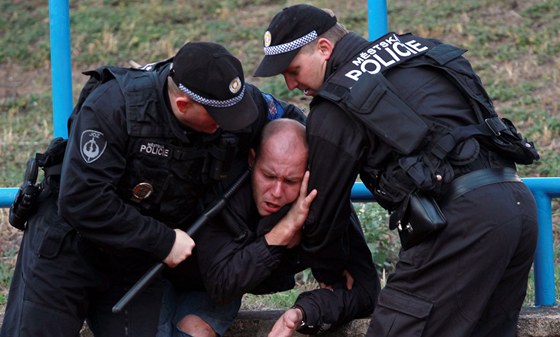 ZÁSAH VE ZNOJM. Pi zápase druhé fotbalové ligy vyrukovala policie ve Znojm