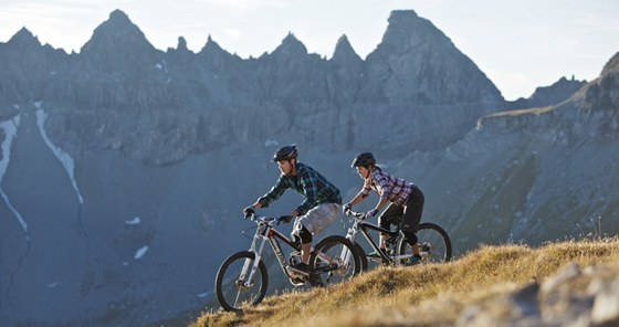 330 KILOMETR� STEZEK. Na cyklisty ve �výcarském kantonu Graubünden �eká bohatá
