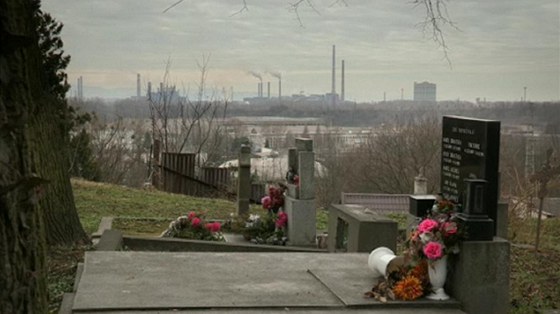 Záběr z britského filmu stanice ITV 1 o stavu ovzduší v Ostravě.
