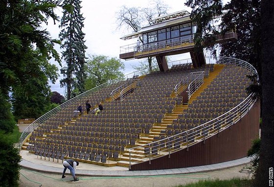 Divadelní tona v eském Krumlov se bude otáet jet v roce 2015.