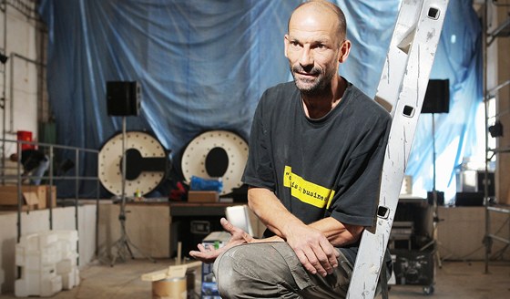 Tanečník a choreograf Ladislav Beran vytváří v bývalé hale píseckého Jitexu