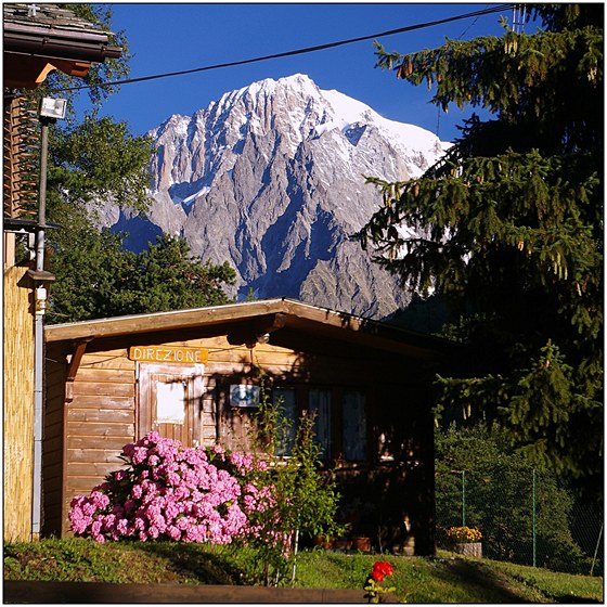 Mont Blanc je vidt i z kempu Camping du Parc v Pre St-Didier.