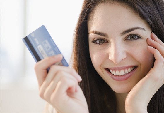 Kreditní kartu na pokání mete mít v ruce u bhem pl hodiny. Ilustraní snímek