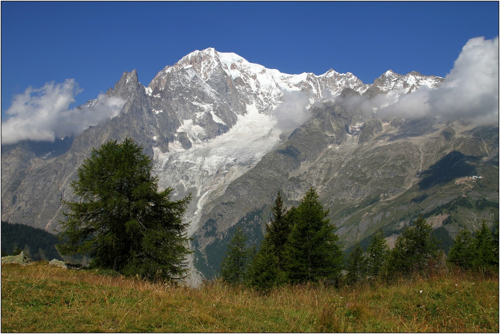 Mont Blanc z h�ebene Mont de la Saxe. 