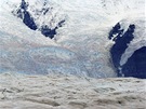 Ledopád Stairway Icefall nedaleko Kennecottu je tém dva kilometry vysoký a...