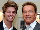 Arnold Schwarzenegger se synem Patrickem Arnoldem pi otevení muzea v Thalu