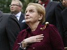 Bývalá ministryn zahranií USA Madeleine Albrightová pi státní hymn