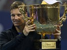 VÍTZNÁ TROFEJ. Tenista Tomá Berdych s trofejí za triumf na turnaji v Pekingu.