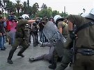 Policie v Atenách zadrela nkolik demonstrant.