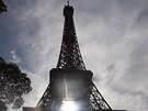 Eiffelova v mí vetn antény na vrcholu 324 metr. K první ploin vede 360...