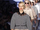 Pehlídku Dior v Paíi zahajovala eská topmodelka Karolína Kurková.