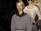 Paíský týden módy - pehlídka Dior v ele s Karolínou Kurkovou.