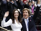 Novomanelé Paul McCartney a Nancy Shevellová (9. íjen 2011)