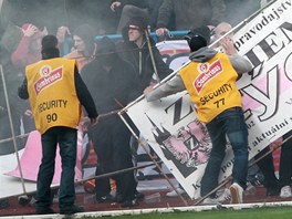 DEMOLINÍ ETA. e ve Znojm zaala po první brance domácích, kdy brnntí