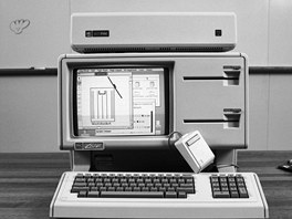 Poíta Apple Lisa (1983) se jmenuje podle dcery Steva Jobse a pedstavoval