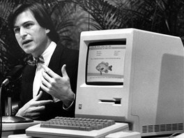 Macintosh, pedstavený 1984. je dodnes pouívaná znaka (zkrácen Mac). Práv