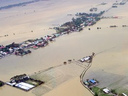 Záplavy pokodily 271 tisíc hektar rýových polí a zaplavily mimo jiné i více