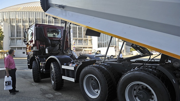 TATRA PHOENIX. Nové vozidlo kopivnické automobilky Tatra vzniklo ve spolupráci