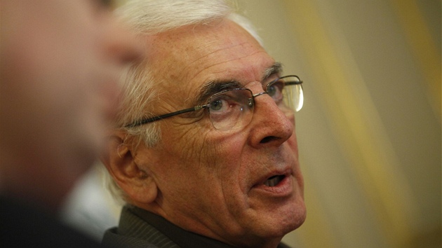 Nám�stek pro vysoké �kolství a bývalý rektor Univerzity Karlovy Ivan Wilhelm