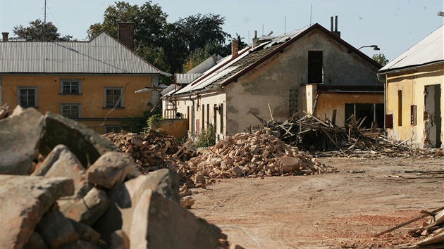 V roce 2011 začala demolice chátrajících jičínských kasáren, místo nich vyrostou zcela nové bytové domy. 