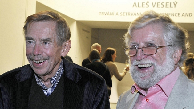 Bývalý prezident Václav Havel (vlevo) a jeho bratr Ivan Havel v Praze na
