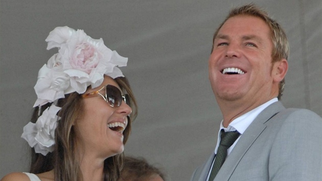 Liz Hurley a Shane Warne 