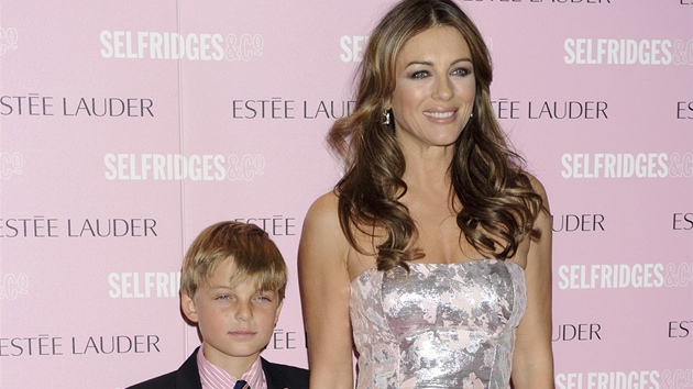 Elizabeth Hurley se synem Damianem