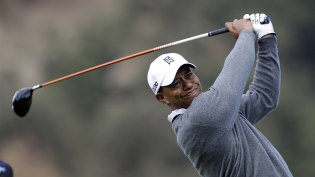Tiger Woods se po dlouhé pauze zavinné zranním vrátí na turnaji Frys.com,