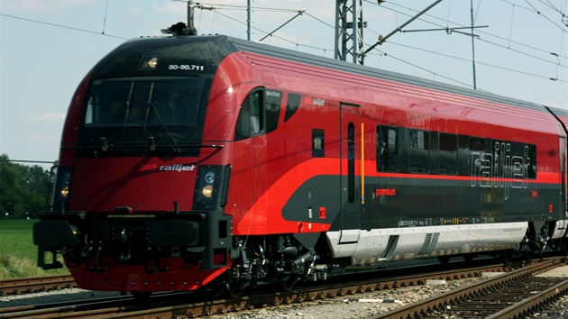�ídicí v�z netrak�ní jednotky Railjet na velkém okruhu Výzkumného ústavu