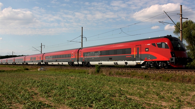 Na zadní konci netrak�ní jednotky Railjet je lokomotiva, v �ele je �ídicí v�z.