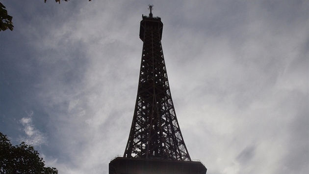 Eiffelova v m vetn antny na vrcholu 324 metr. K prvn ploin vede 360 schod do vky 57,6 metru.