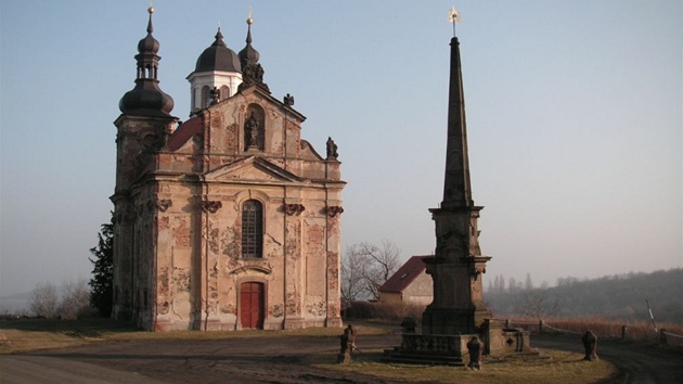 Kostel Nejsvtjí Trojice ve Vali ped rekonstrukcí.