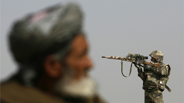 Francouzský odst�elova� st�e�í oblast severn� od afghánské metropole Kábulu