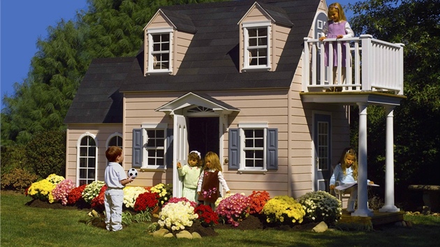 Domy do detailu napodobují skutená sídla rodi. Souástí je veranda se sloupy