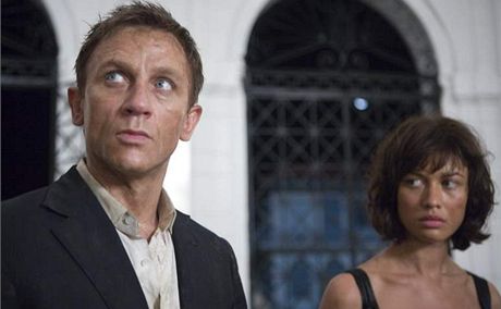 Daniel Craig má sice smlouvu na agenta 007 v kapse, dokud vak kamery budou stát, je mu k niemu