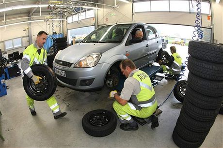 Autoklub ADAC vyzkouel 37 sad letních pneumatik rzných znaek.