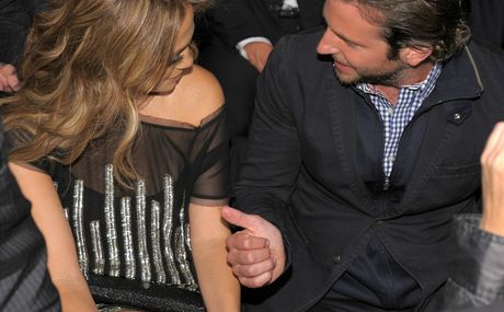 Jennifer Lopezov a Bradley Cooper