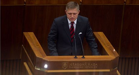 Pedseda strany Smer-SD Robert Fico ve slovenském parlamentu