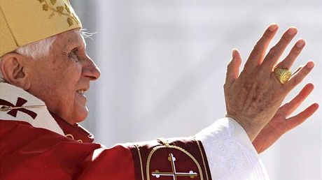 Pape Benedikt XVI. se v bazilice sv. Václava zastaví ped pondlní bohoslubou.