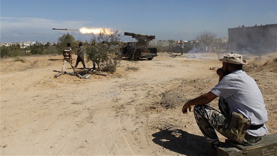 Povstalci útoí na Syrtu. (17. íjna 2011)