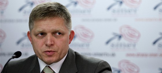 Pedseda sociálndemokratické strany Smr-SD Robert Fico na tiskové konferenci