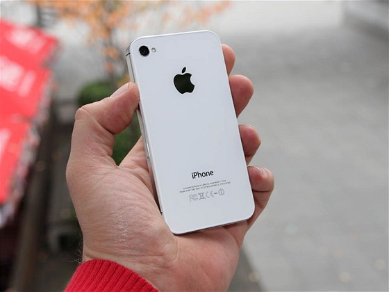 iPhone 4S recenze