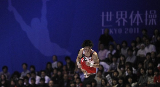 PESKOK. Japonský obhájce titulu Kohei Uimura vyhrál ped domácím publikem v