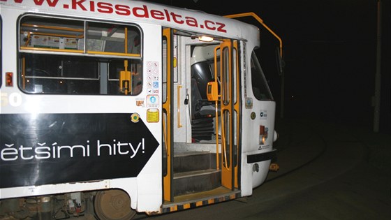 Liberecká tramvaj, kterou poniil neznámý vandal.