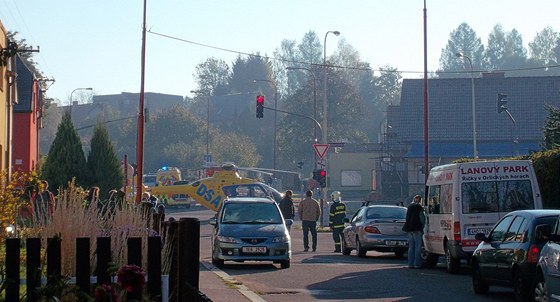 Kvli nehod v Ústí nad Orlicí musel vrtulník záchraná pistát pímo v
