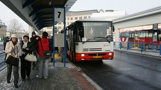 Obyvatele Přerova nakonec nečeká v pondělí stávka řidičů městských autobusů (na snímku tamní autobusové nádraží).