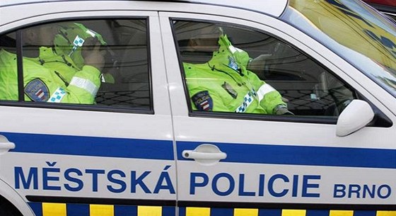 Inspekce brněnské městské policie se zastala Slováka, kterému strážníci uložili neprávem pokutu. Muž tvrdí, že formulář s oznámením o přestupku upravili ve svůj prospěch (ilustrační snímek).