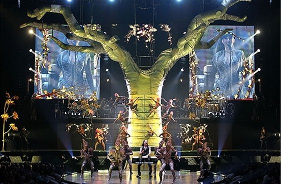 Z pedstavení Michael Jackson: The Immortal World Tour od Cirque du Soleil